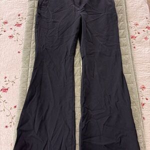 Ann Taylor Skinny Flare Trouser Pants in Pointe Black. Women’s size 8 petite.